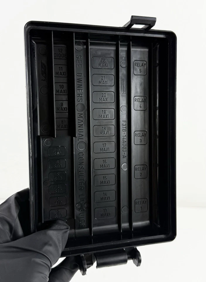 Ford F-150 1992-1996 caja de relé de fusibles debajo del capó *(solo tapa de cubierta superior) negro OEM Foto 3 de 3