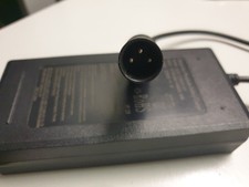 Ladegerät für 24 V Lithium Ionen Akku für e-Bike Pedelec Elektrofahrrad