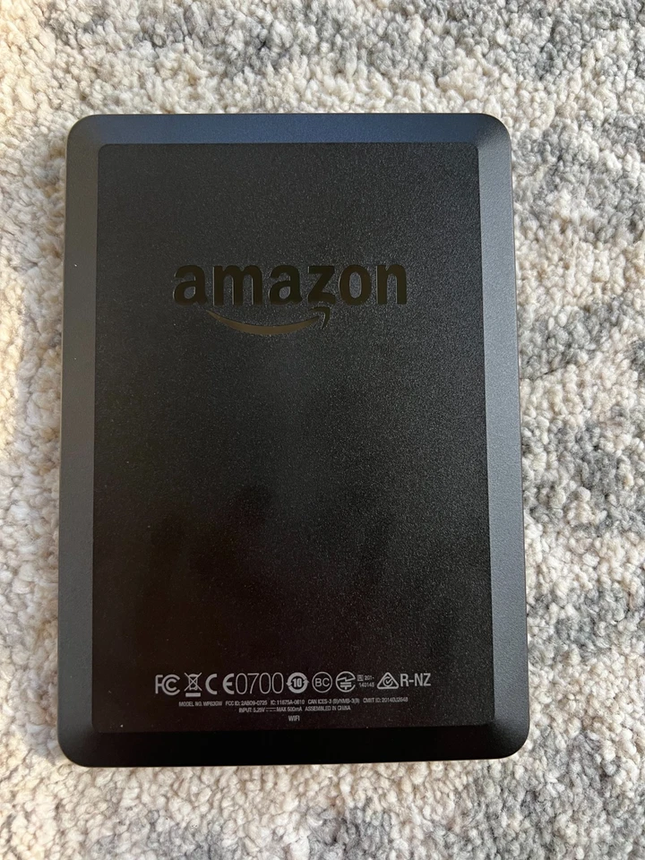 Amazon Kindle 7ª generación con estuche paquete Foto 3 de 4