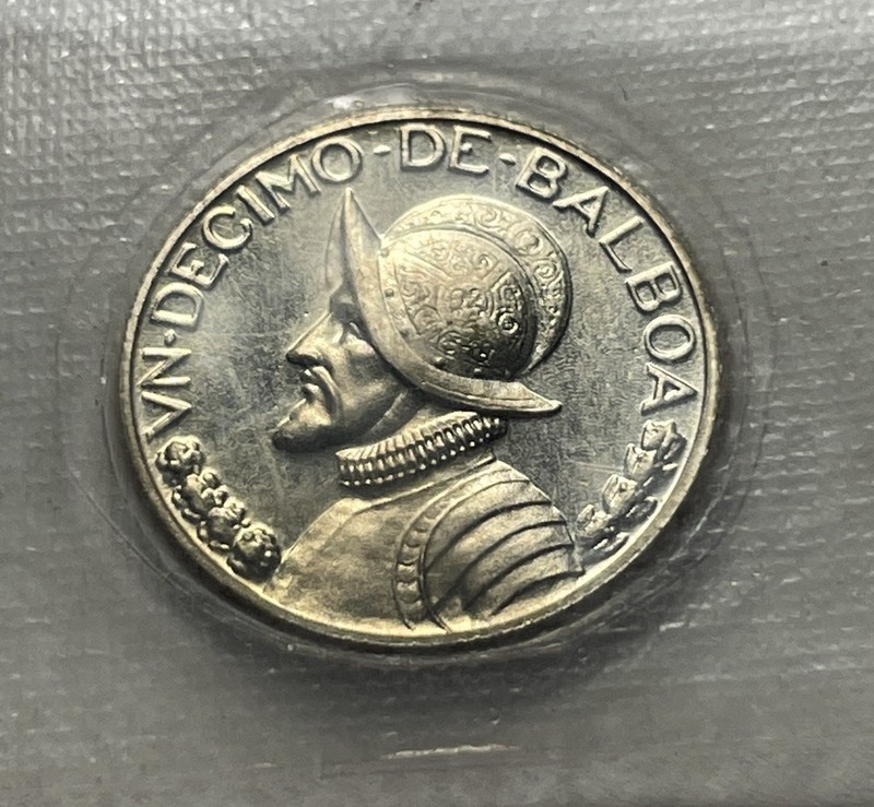 1974 panama 1/10 balboa UNC Coin NICE!!!