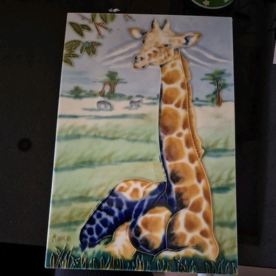 Glasierte Giraffe Keramikfliese von Designer Dylan Scott Pierce 12x8''