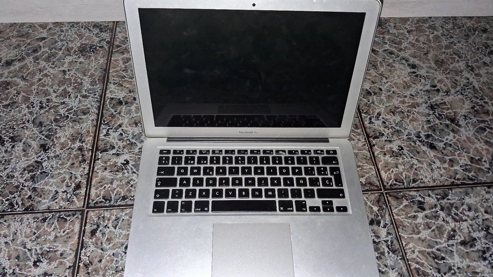 Apple MacBook Air 13" 2017 · i5 · 8GB · 128GB, foto 1 de 5