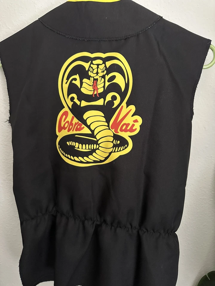 Auténtico Disfraz Karate Niño Cobra Kai Negro Top Solo Para Hombres Gi Juegos con disfraces Foto 2 de 3