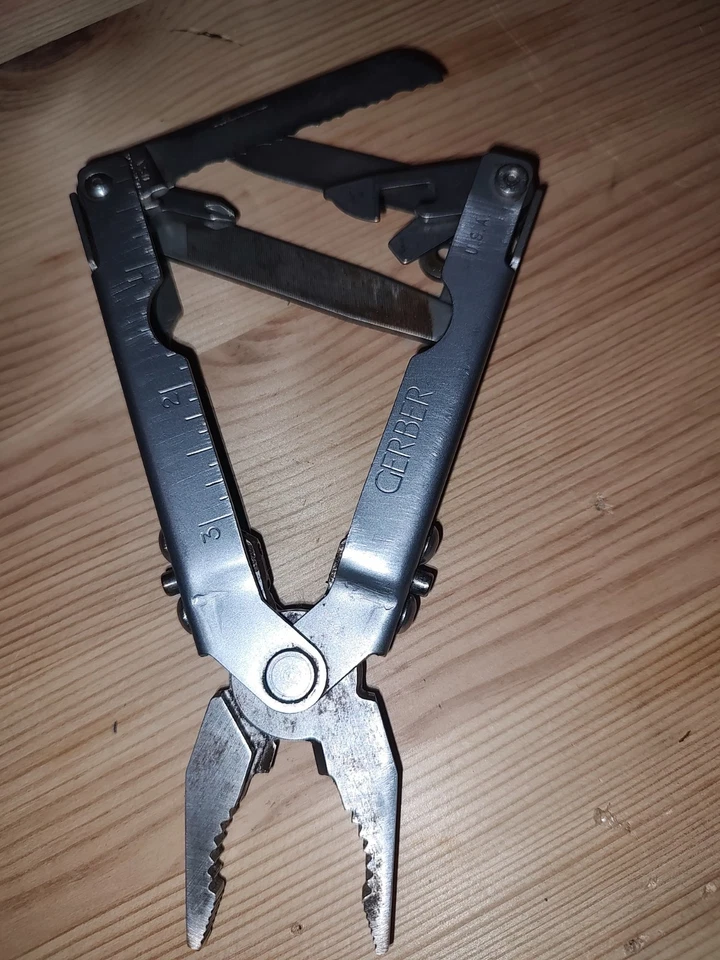 Alicate múltiplo Gerber Flik multi ferramenta com bainha em muito bom estado/EUA - Imagem 3 de 4