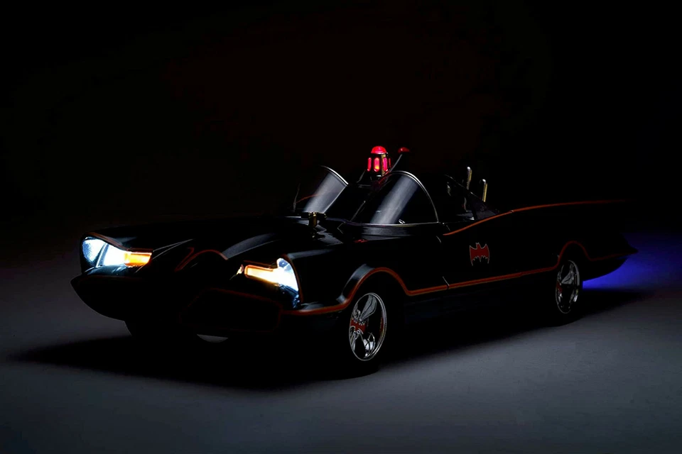 NEW Jada 98625 Batman Classic 1966 TV BATMOBILE 1:18 Vehicle w/ Lights & Figures - Image 4 of 4