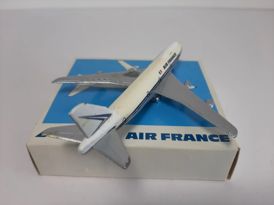 Avion BOEING 747 - AIR FRANCE - Schuco (Allemagne) - Photo 2/4