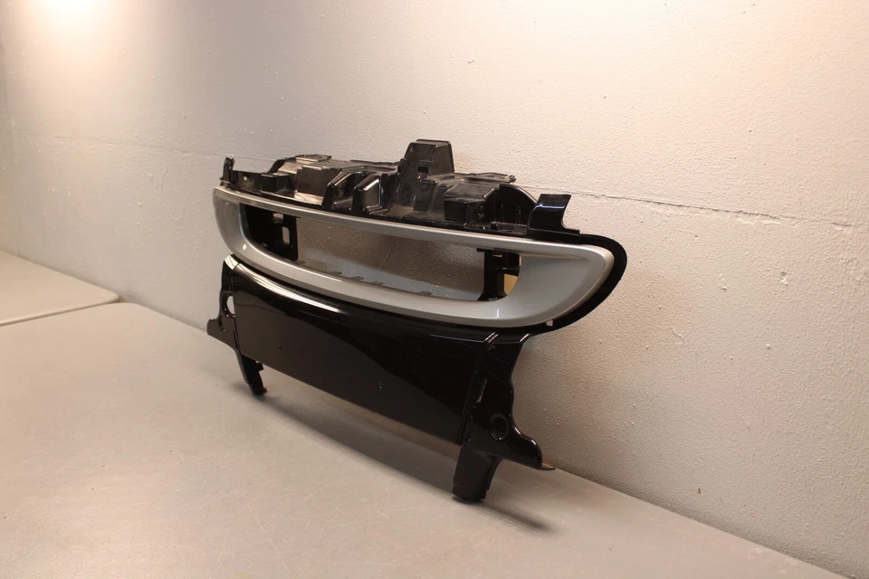 2008 2012 SMART FORTWO FRONT BUMPER CENTER GRILLE PANEL COVER OEM Foto 2 de 4