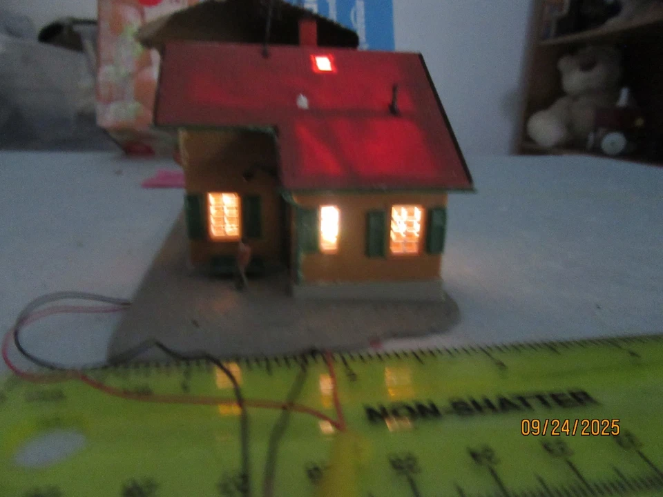 N - Kibri 7408 LED Illuminated Trainstation "REICHENBACH" w/ Benches & People - Image 3 of 4