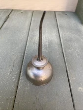 VINTAGE USED UNBRANDED THUMB PUMP OIL TIN CAN EMBOSSED SEWING MACHINE OILER