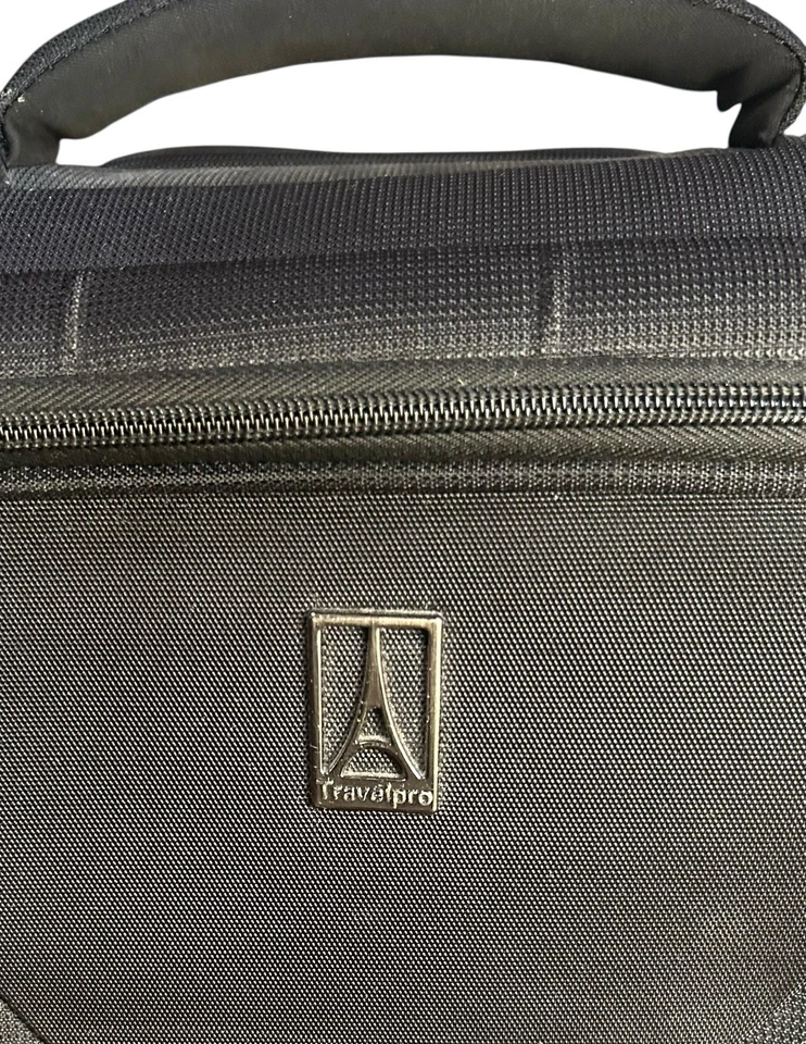 Travelpro Maxlite 5 Softside Bolsa de Ropa Ligera de Mano con Ruedas 22”x16”x9” Foto 3 de 4
