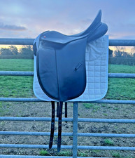 Albion SLK Dressage Saddle – 17.5" MW - Good Condition