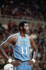 Bob Macadoo Of The Buffalo Braves Stands On The Court 1974 OLD PHOTO