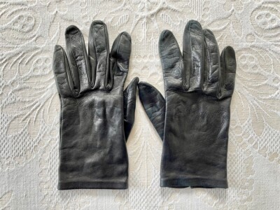 Pre-owned women's Italian leather gloves, black, size Medium, superb condition