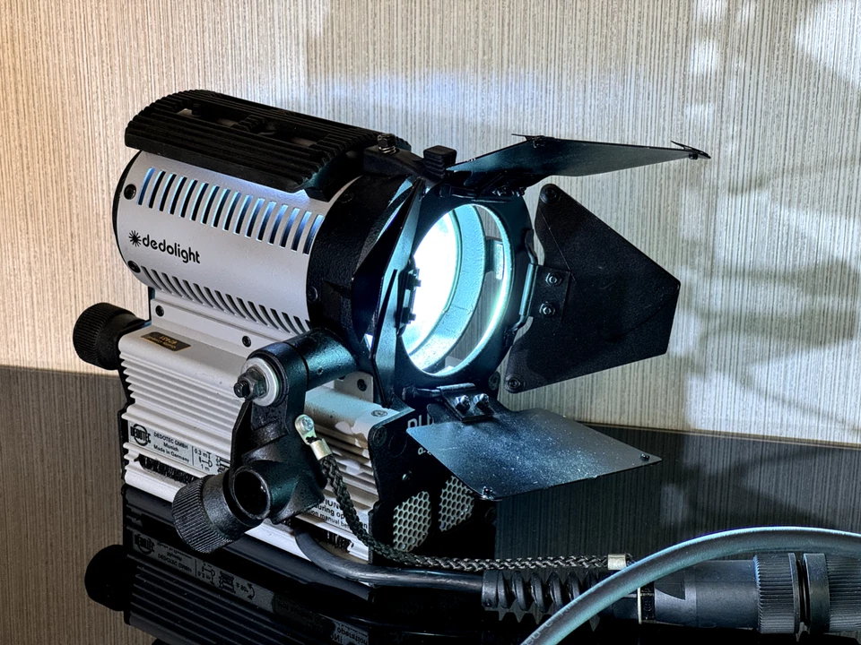 DLH200DT Sundance HMI + Ballast light-head -wide focus rang (barn door extra) - Image 2 of 4