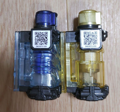 Bandai Kamen Rider Build DX Lock Full Bottl & Dragon Fullbottl Key