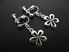 A PAIR CUTE LITTLE TIBETAN SILVER DANGLY FLOWER SCREW BACK CLIP ON EARRINGS. 