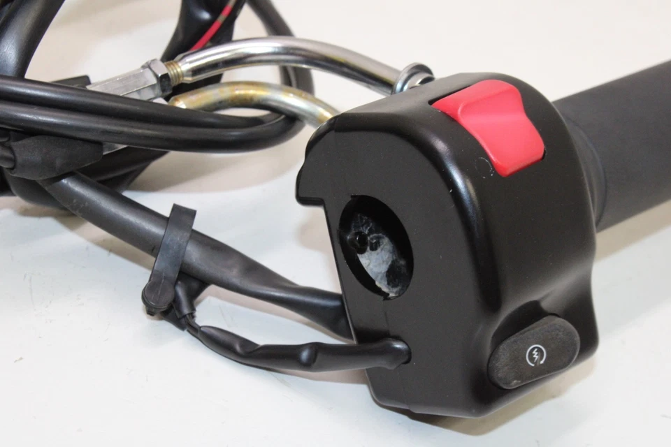 2012 KAWASAKI VULCAN 900 VN900B OEM CLIPE DIREITO NA ALÇA KILL OFF INTERRUPTOR DE PARTIDA - Imagem 2 de 4