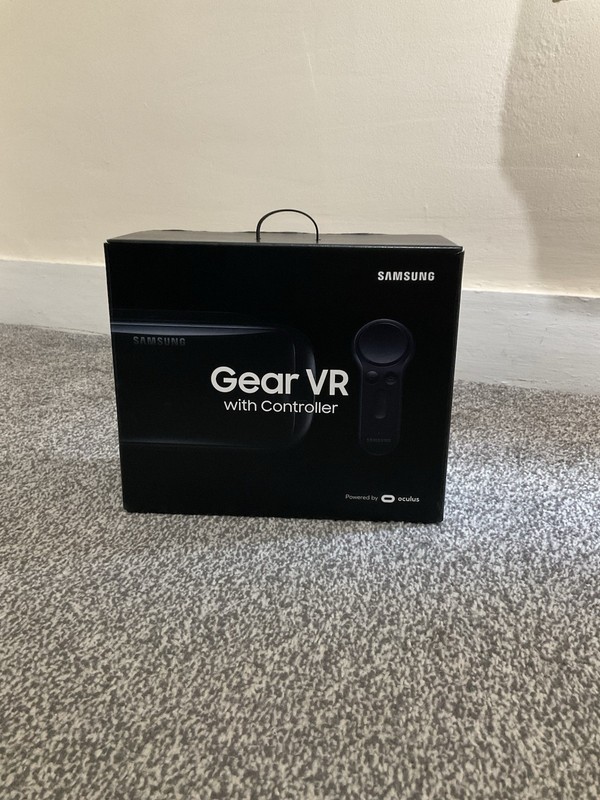Samsung Gear VR w/ Controller Black Micro USB 101° FOV 5.7in 60Hz