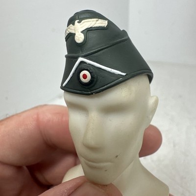 1/6 SCALE DRAGON WW2 GERMAN WEHRMACHT PLASTIC GREEN GARRISON SIDE