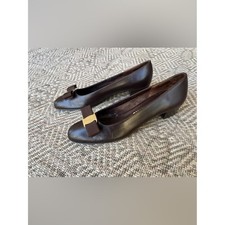 Zapatos de salón Salvatore Ferragamo Vara con lazo de cuero marrón para mujer talla 8,5