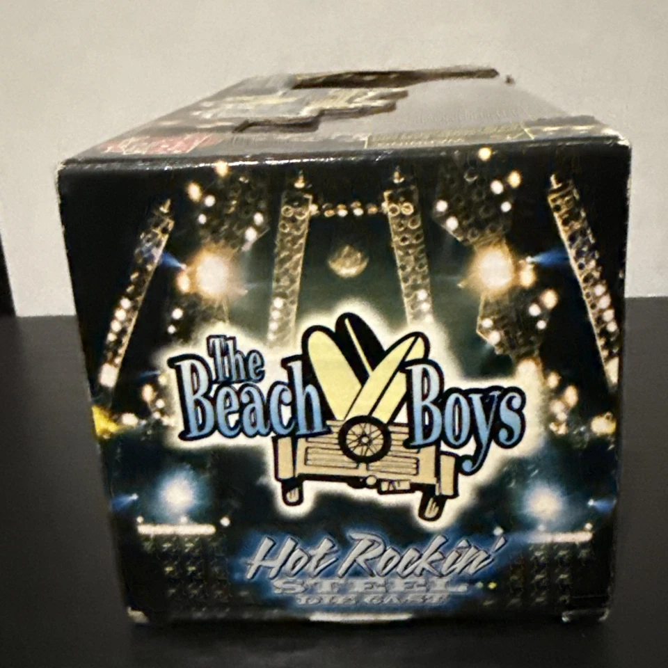 Racing Champions The BEACH BOYS Hot Rockin' carro fundido edição limitada 1:24 novo na caixa - Imagem 3 de 4