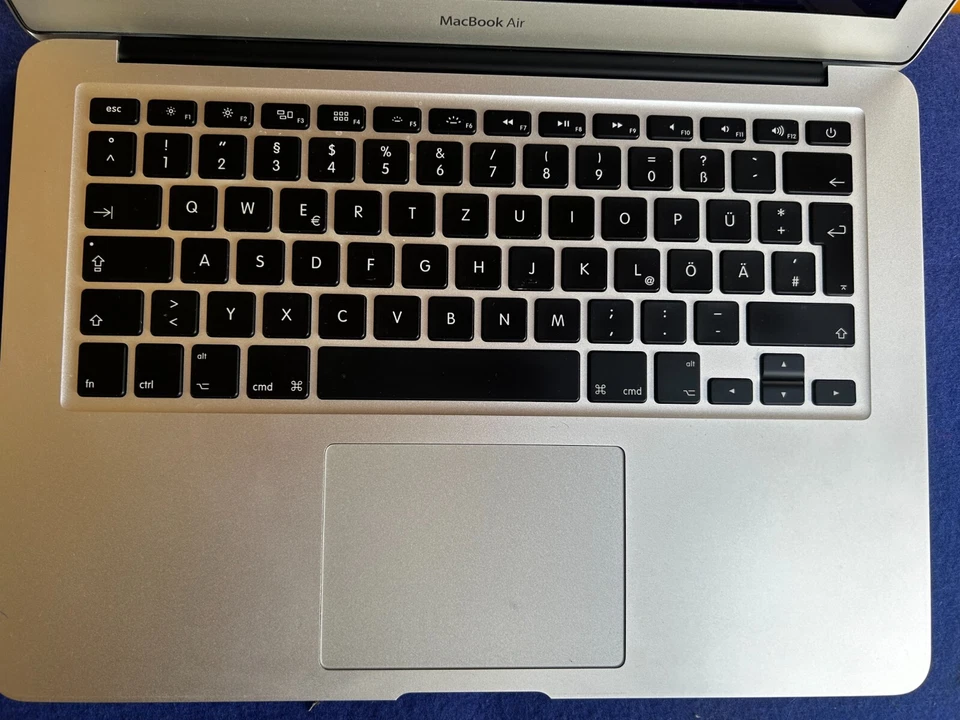 Apple MacBook Air 13,3 Zoll in OVP (251GB SSD, Intel Core i5 4GB DDR3) - Bild 2 von 4