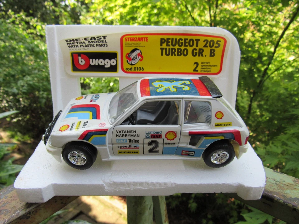 Année 1983 - Voiture BURAGO 1/24 - Peugeot 205 TURBO GR.B cod.0106 - Photo 2/4