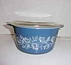 Pyrex 473-B Casserole Dish Colonial Mist Blue Daisy w / Lid