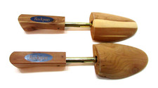 Pair Excellent Rockport Shoe Tree Company Cedar Wood Form Stretcher Size Medium