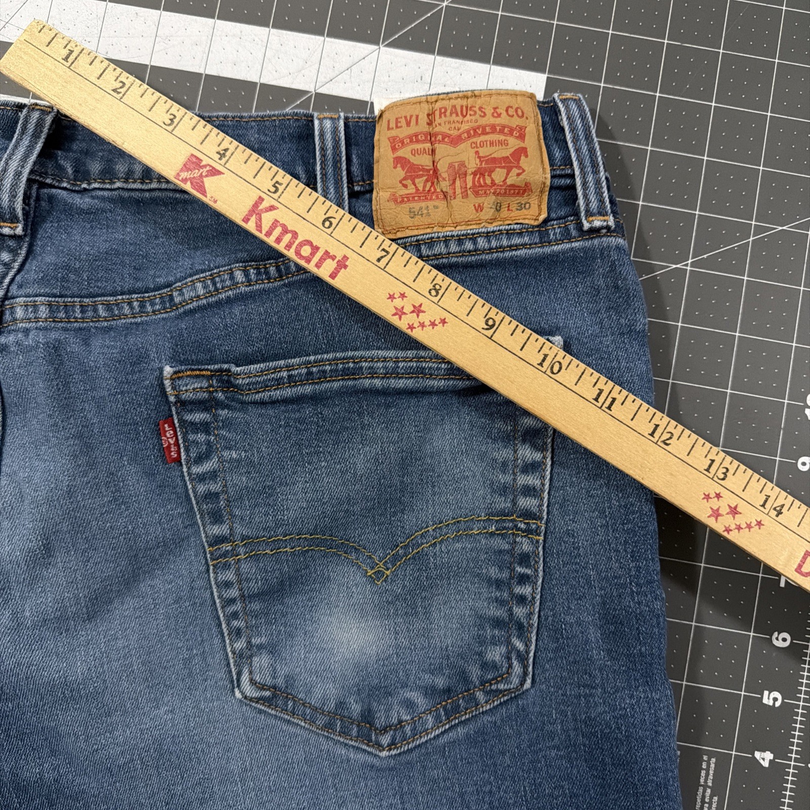 Levi’s 541 Athletic Fit Taper Jeans Mens 40x30 Blue Heavy Fade Wallet Stretch