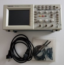 Oscilloscope Tektronix TDS2002 2 Canaux 60Mhz 1GS/s + 2 sondes + cordon