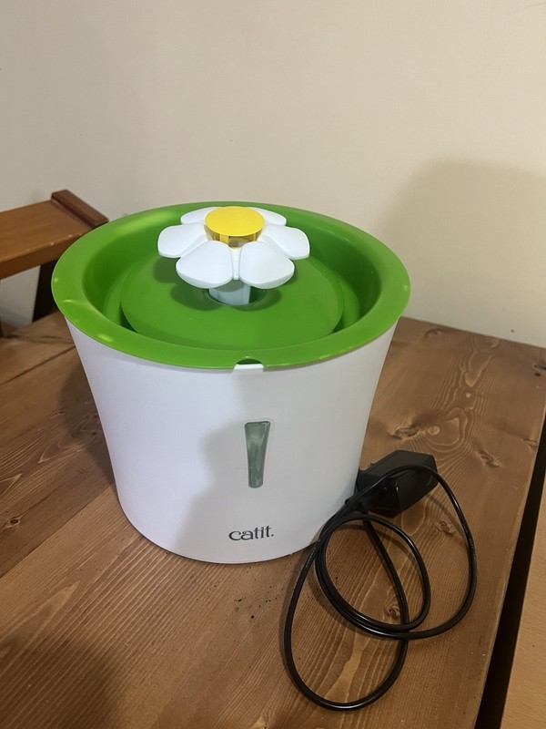 CATIT FLOWER WATER FOUNTAIN USED