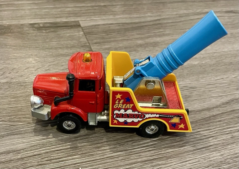 Camión Corgi Toys Berliet "Circo Jean Richard" cañón humano Foto 4 de 4