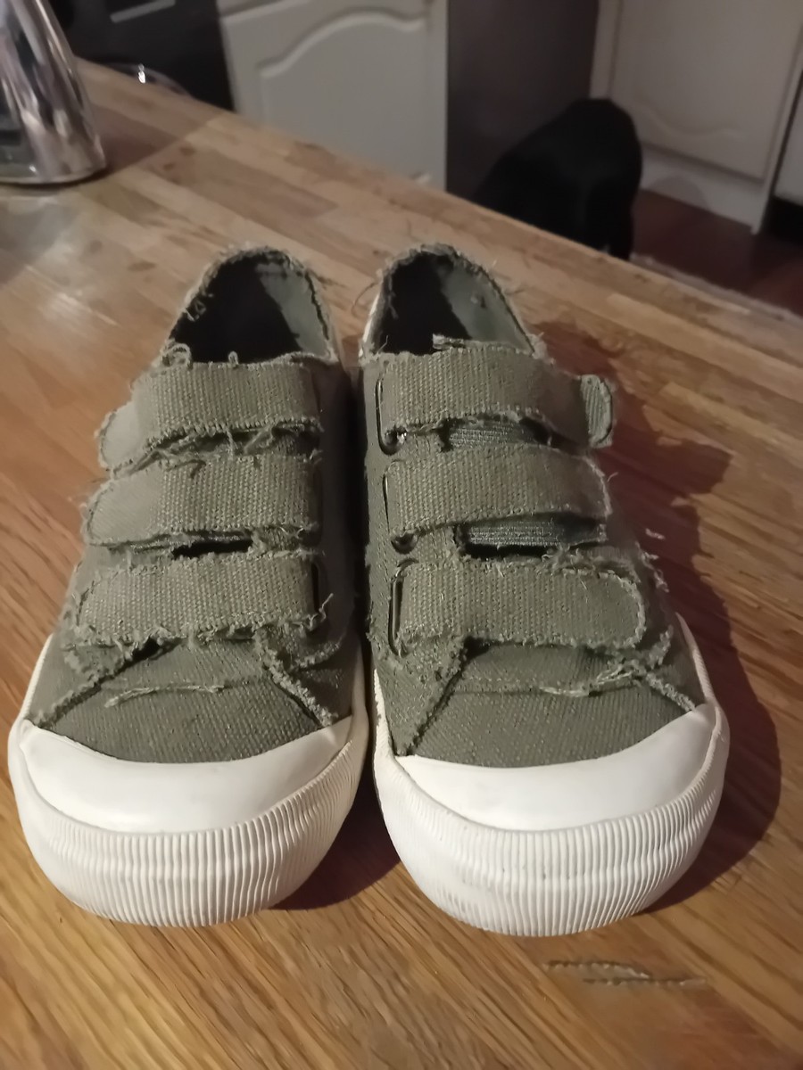 Rocket Dog Boys Khaki Distressed Trainer Size