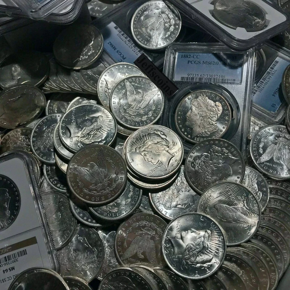 ✯ MIXED DATE ✯ UNCIRCULATED BU MORGAN/PEACE SILVER DOLLARS ✯ FROM BANK BAG ROLL - Image 3 of 4
