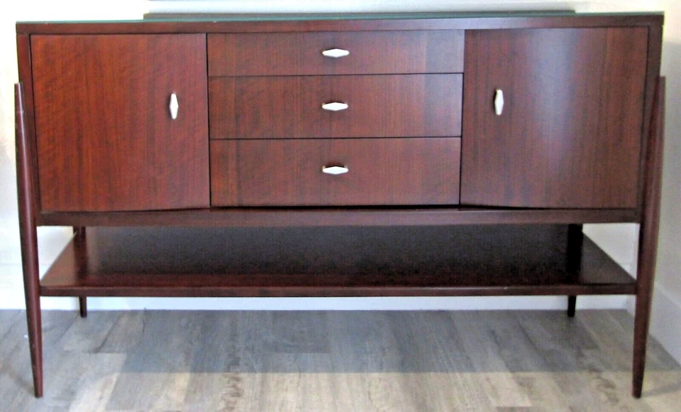 Century Furniture Paragon Club Pellissier 57" Wide Mahogany Wood Sideboard - Image 3 of 4