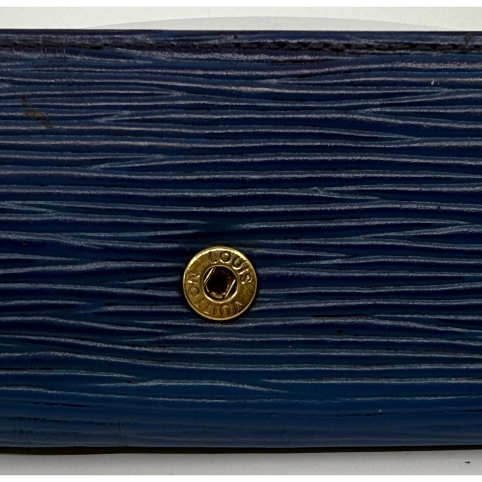 Auténtico porta llaves Louis Vuitton cuero Epi azul - ¡Clásico y funcional! Foto 4 de 4