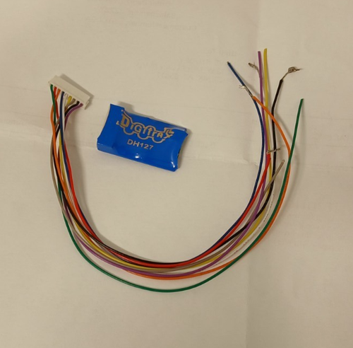 New/unused Digitrax HO DH127P Decoder With Harness (used)