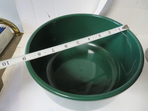 9" Round Waechtersbach Solid Green 3 Qt Bowl - Picture 4 of 7