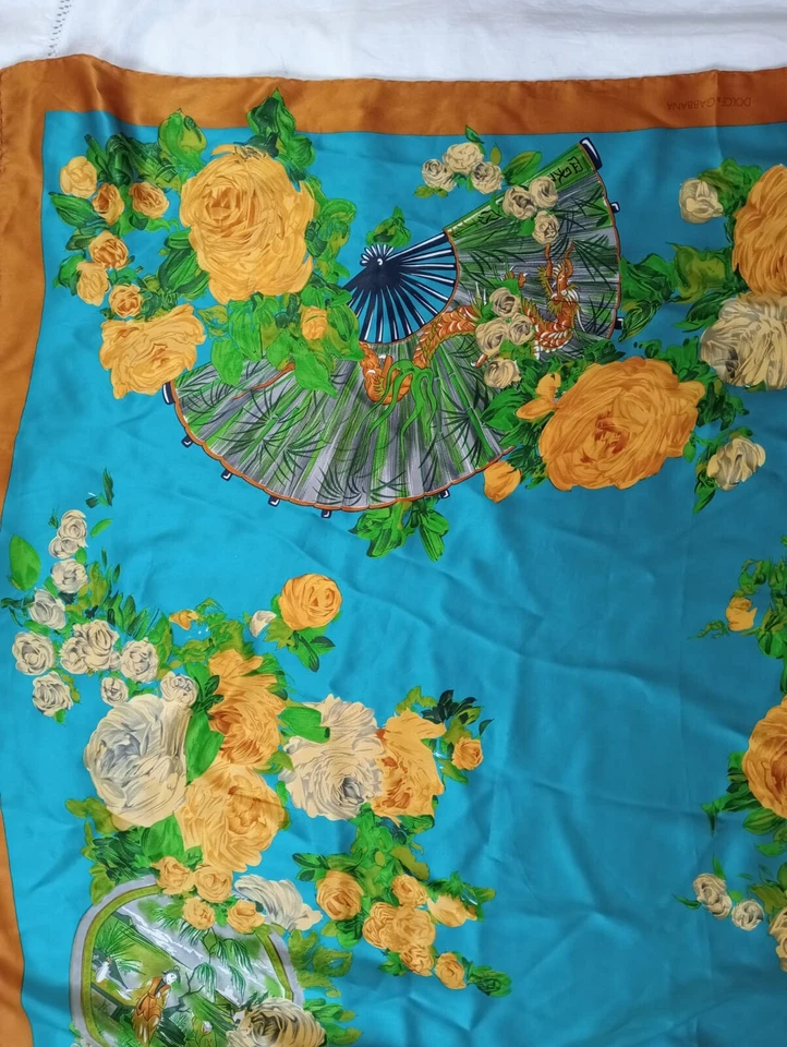 Mantón bufanda de seda Y# DOLCE & GABBANA 46/45 pulgadas, tiene manchas discretas, tira Foto 4 de 4
