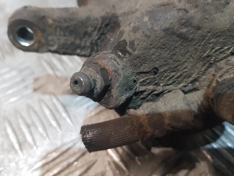 PINZA DE FRENO DELANTERA SUZUKI SWIFT GL MK2 NSF 1.3P 2007 Foto 3 de 4