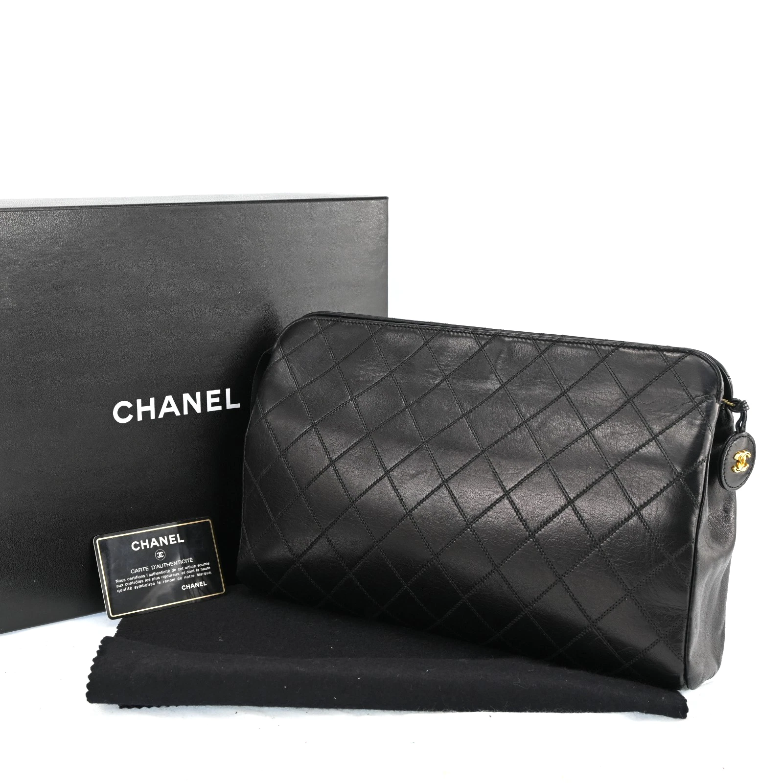 AUTH CHANEL Matelasse Pouch bag Black Leather Auth P4338CT711