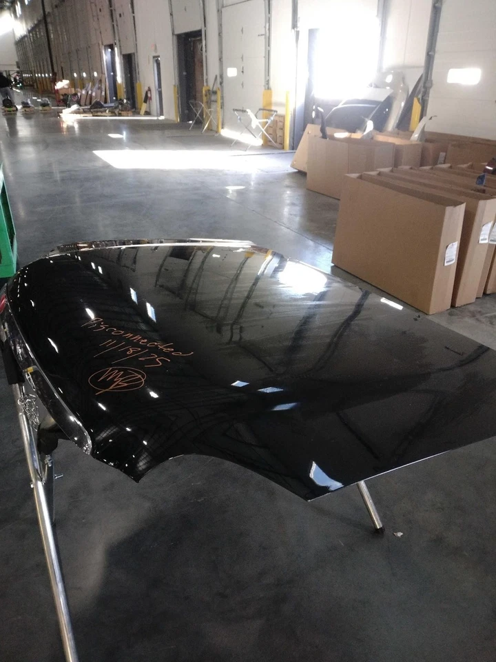 Used Hood fits: 2010 Gmc Yukon  Grade C - Изображение 3 из 4