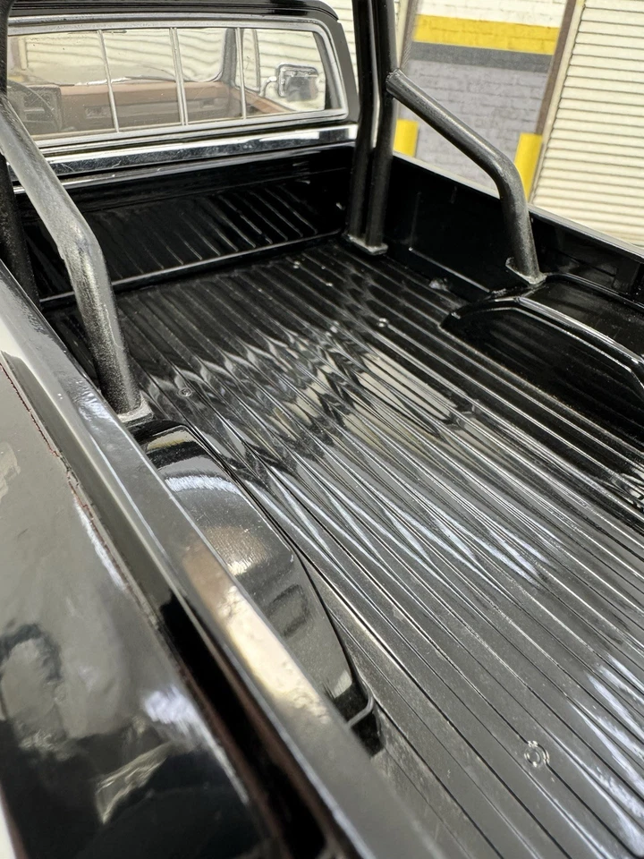 GREENLIGHT 1/18 Scale 1982 GMC K-2500 “DUALLY” Truck / Custom Build 1 Of 1 Made  - Image 3 of 4