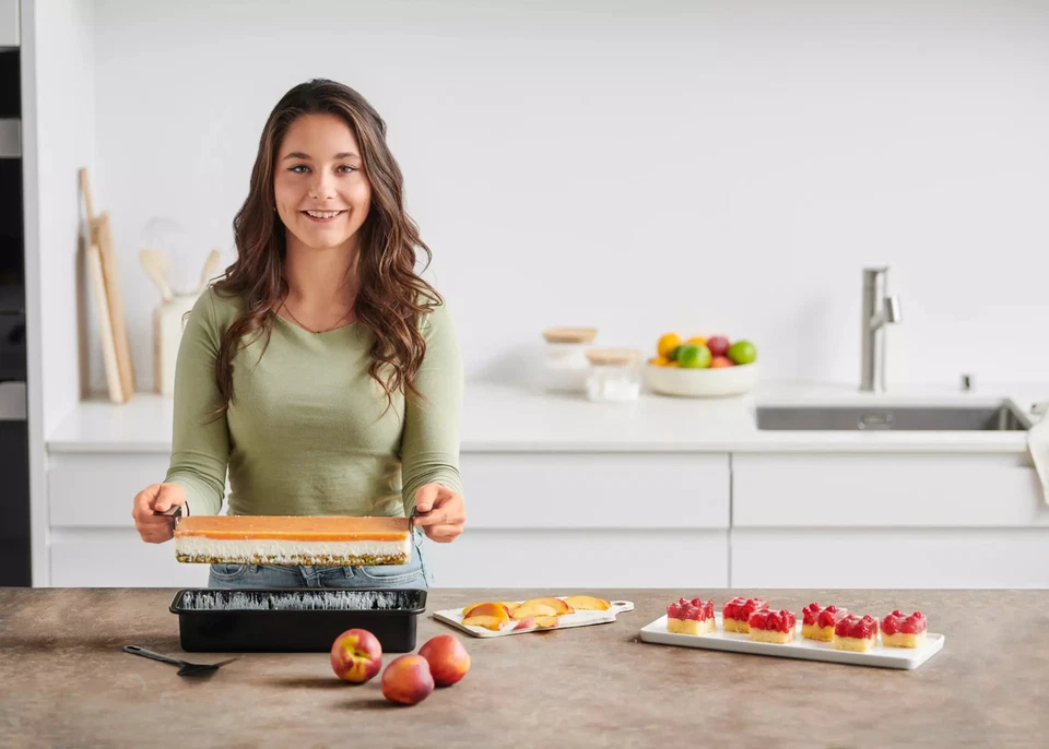 BETTY BOSSI Backbuch Cremige Schnitten Rezeptbuch Dessertbuch + Backform - Bild 2 von 4