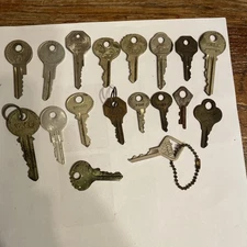 Lot of 18 Vintage Keys Hurd Yale Mixed Brands Antique Collection