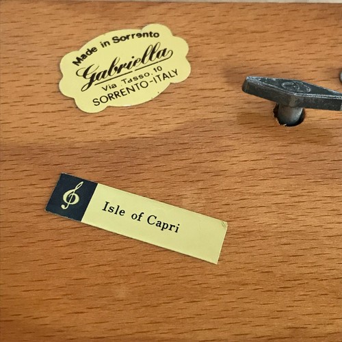 Caja de música de madera con incrustaciones escena de la costa de Capri reproduce Isla de Capri por Gabriella Italia - Imagen 8 de 15