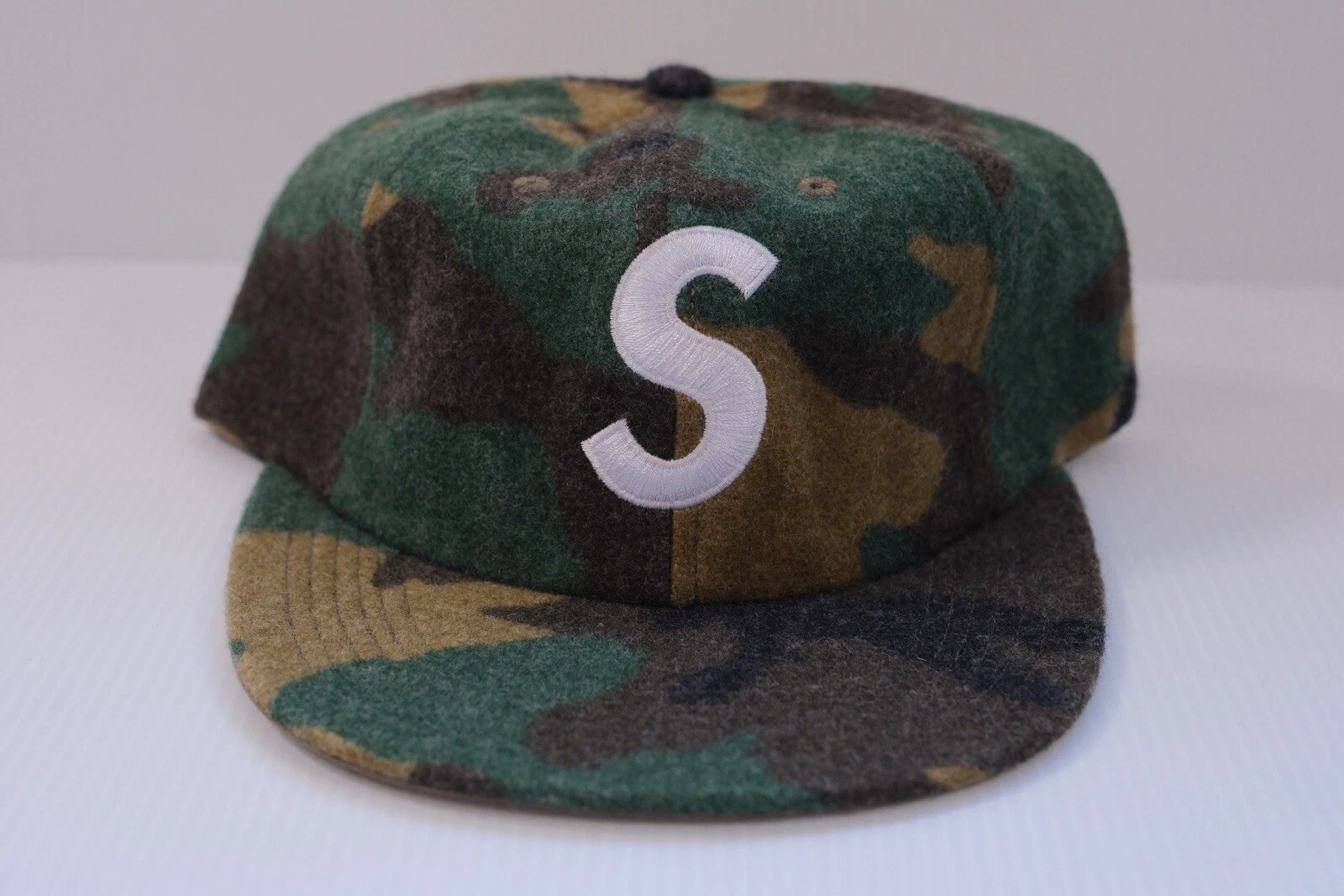 SUPREME FW17 LOGO LAINE S BRACELET EN CUIR CAMO FLAMBANT NEUF AVEC ÉTIQUETTES LOGO BOÎTE