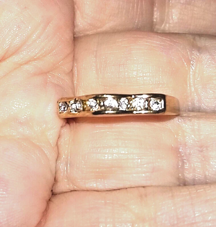 Holiday rings shop