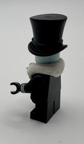 The LEGO Batman Movie Minifigure:  The Penguin 70909 Batcave NEW
